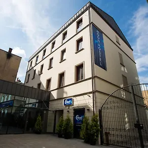 https://moon-hostel.poznan-hotels.com